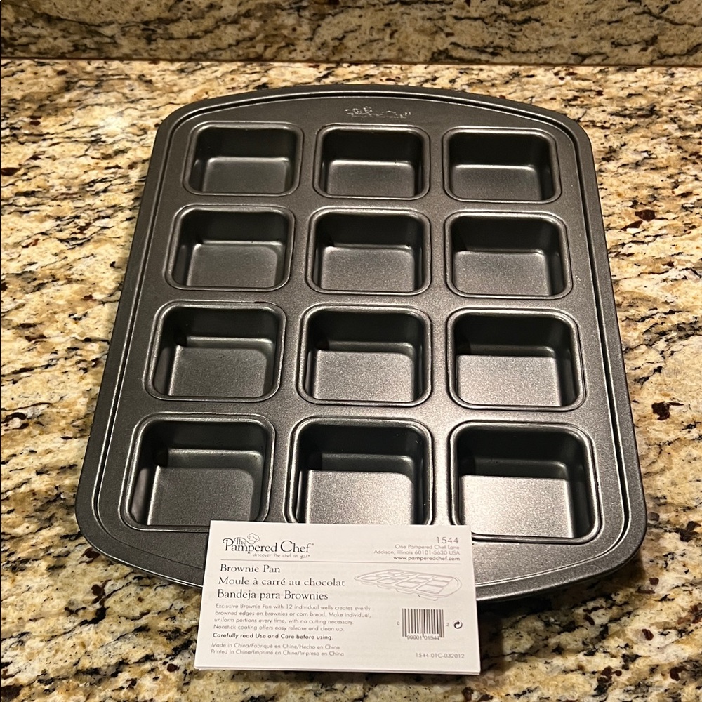 Pampered Chef Square Nonstick Brownie Mold in Dark Gray